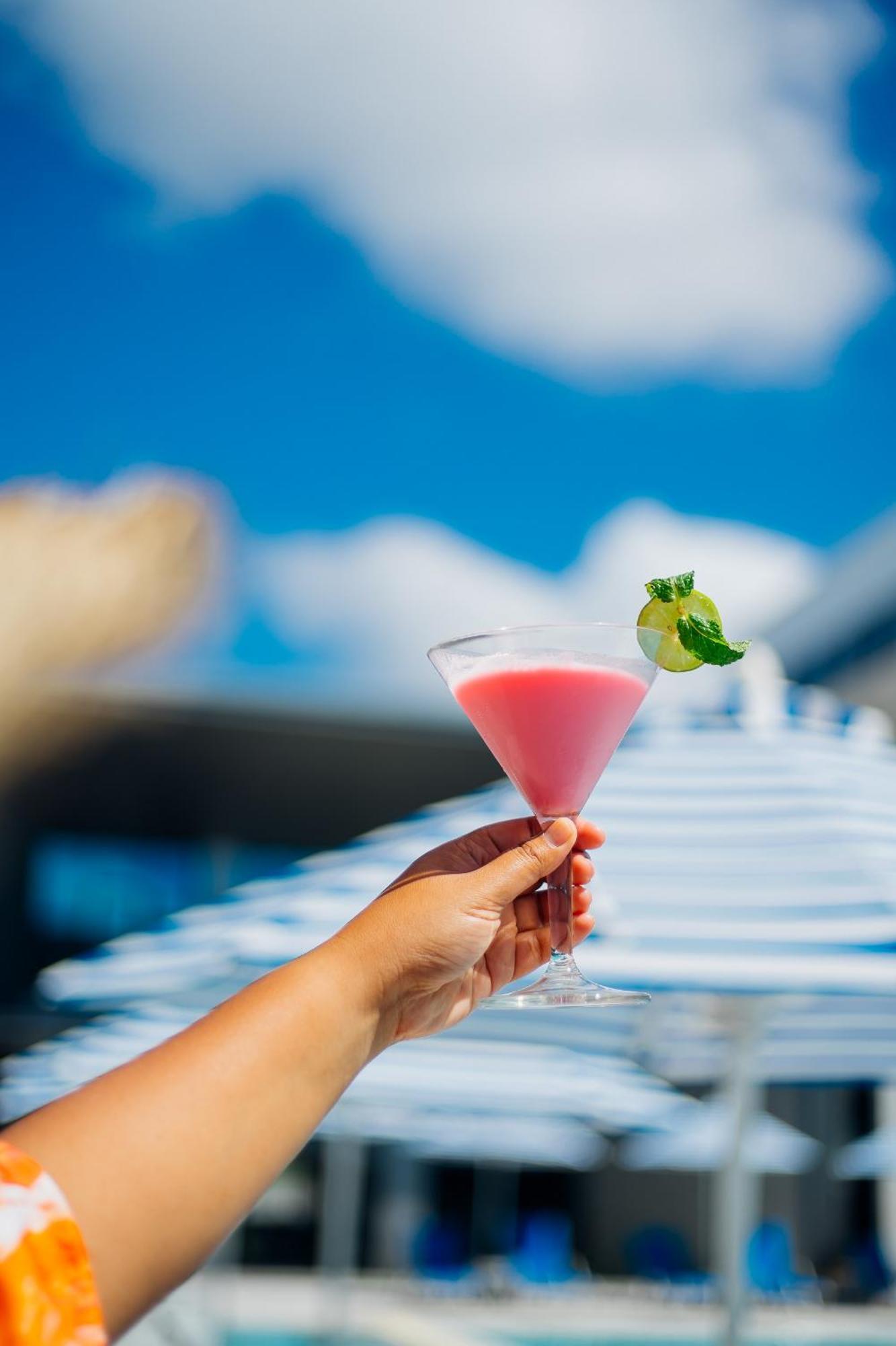 Seabed Grand Hotel Phuket - Sha Extra Plus Exteriér fotografie A cosmopolitan