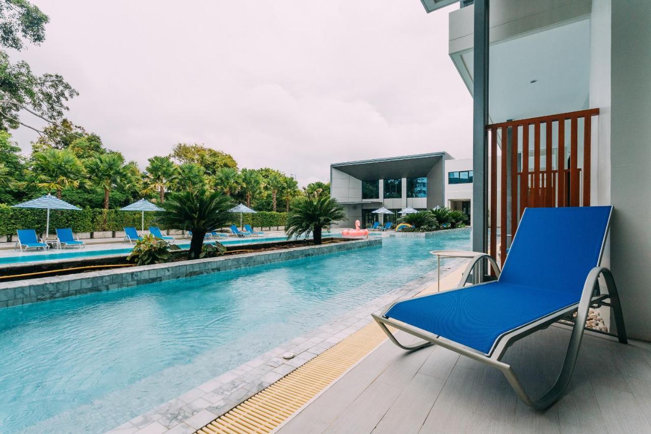 Seabed Grand Hotel Phuket - Sha Extra Plus Exteriér fotografie A poolside chaise longue