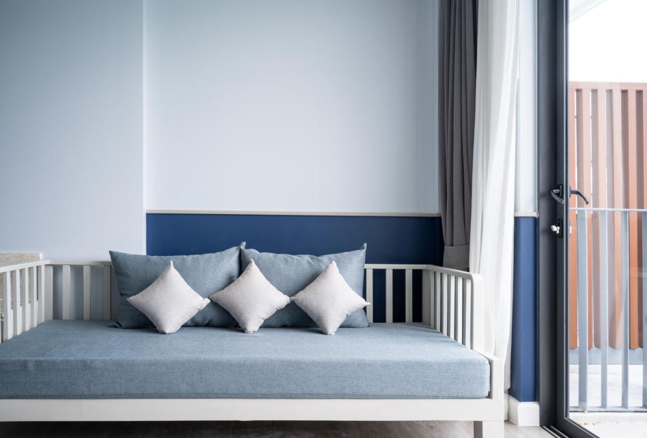 Seabed Grand Hotel Phuket - Sha Extra Plus Exteriér fotografie A sofa bed