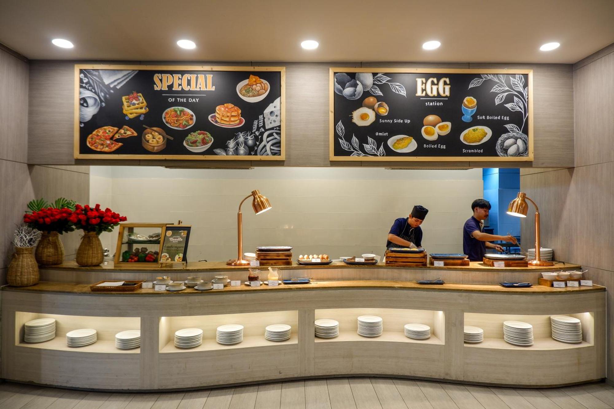 Seabed Grand Hotel Phuket - Sha Extra Plus Exteriér fotografie A live kitchen at a hotel